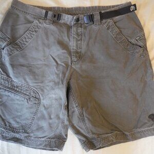 Mountain Hardwear Mens Size Large Heavy Weight Shorts Brown w/ Belt